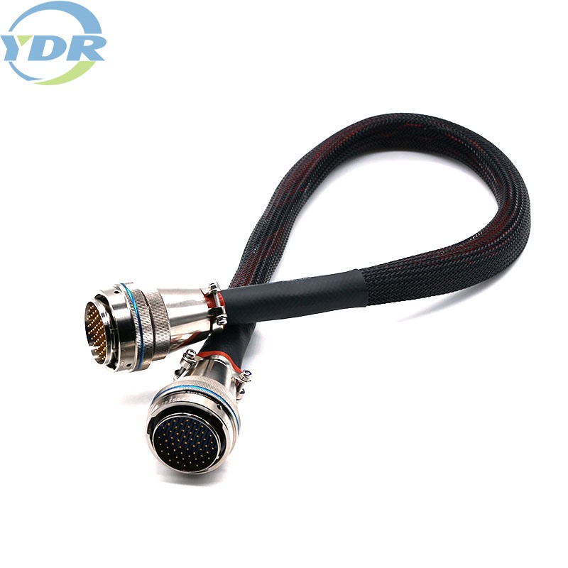 З яких частин складається дротяний з’єднувач?